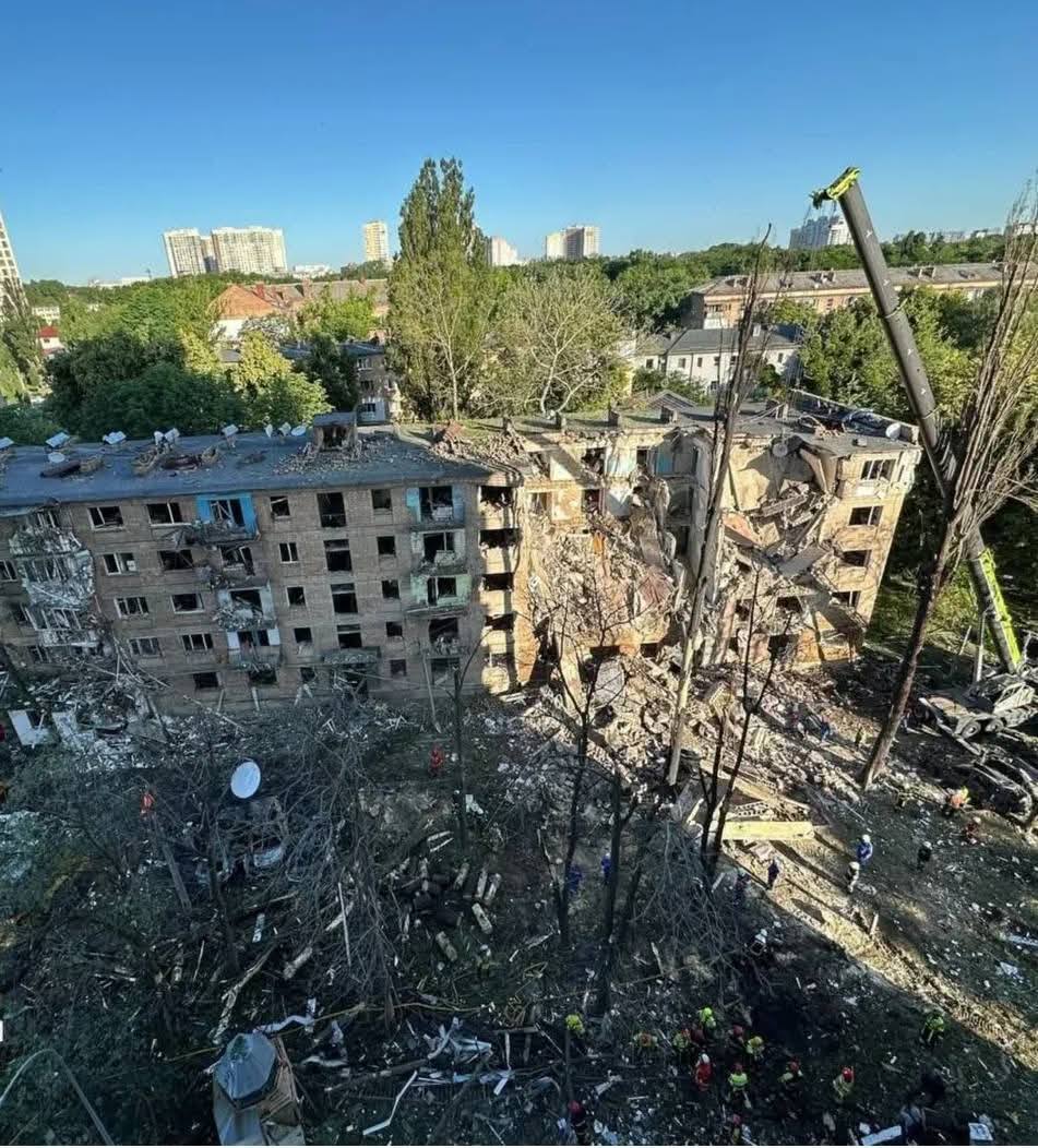 Военный на ротации и мечтавшая о свадьбе пара: что известно о людях, которых убила российская ракета в Киеве