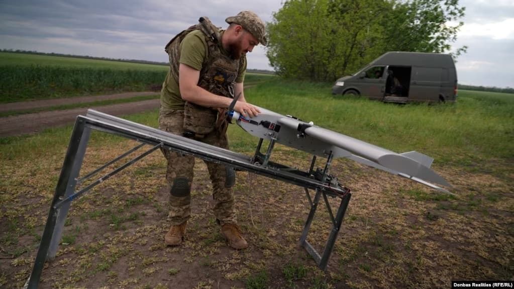Летять далі, несуть більше: що відомо про FPV-дрони з крилами "Дартс" українського виробництва. Фото