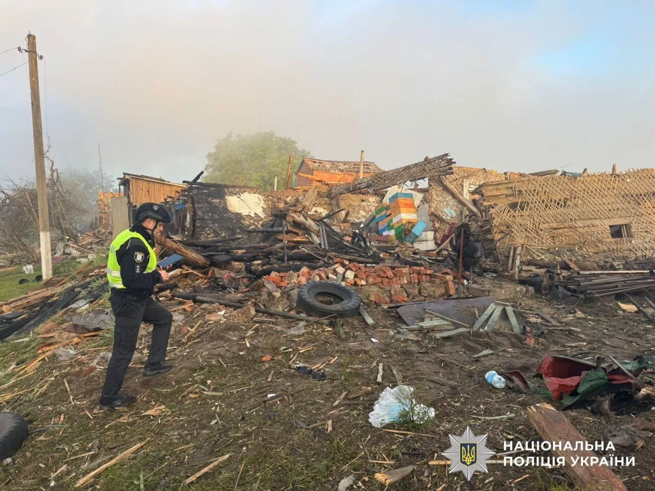 Окупанти масовано вдарили по Сумщині: зруйновані будинки, серед загиблих – дитина. Фото й відео