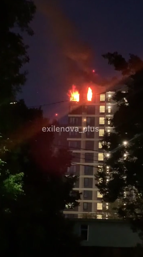 Дроны ночью атаковали Московскую область, российская ПВО "помогла" им попасть в многоэтажку. Фото и видео