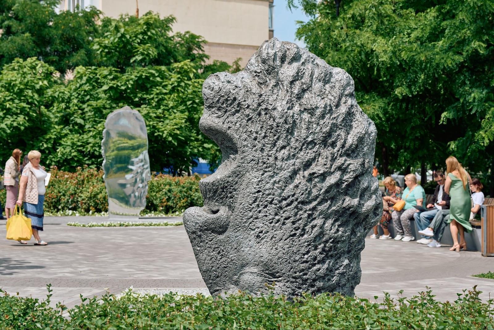 "Усвідомлення": у Києві відкрили артоб’єкт як символ подяки територіальній обороні