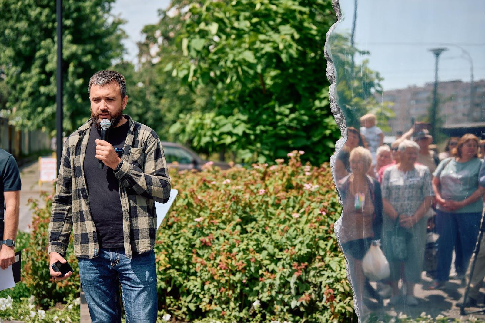 "Усвідомлення": у Києві відкрили артоб’єкт як символ подяки територіальній обороні