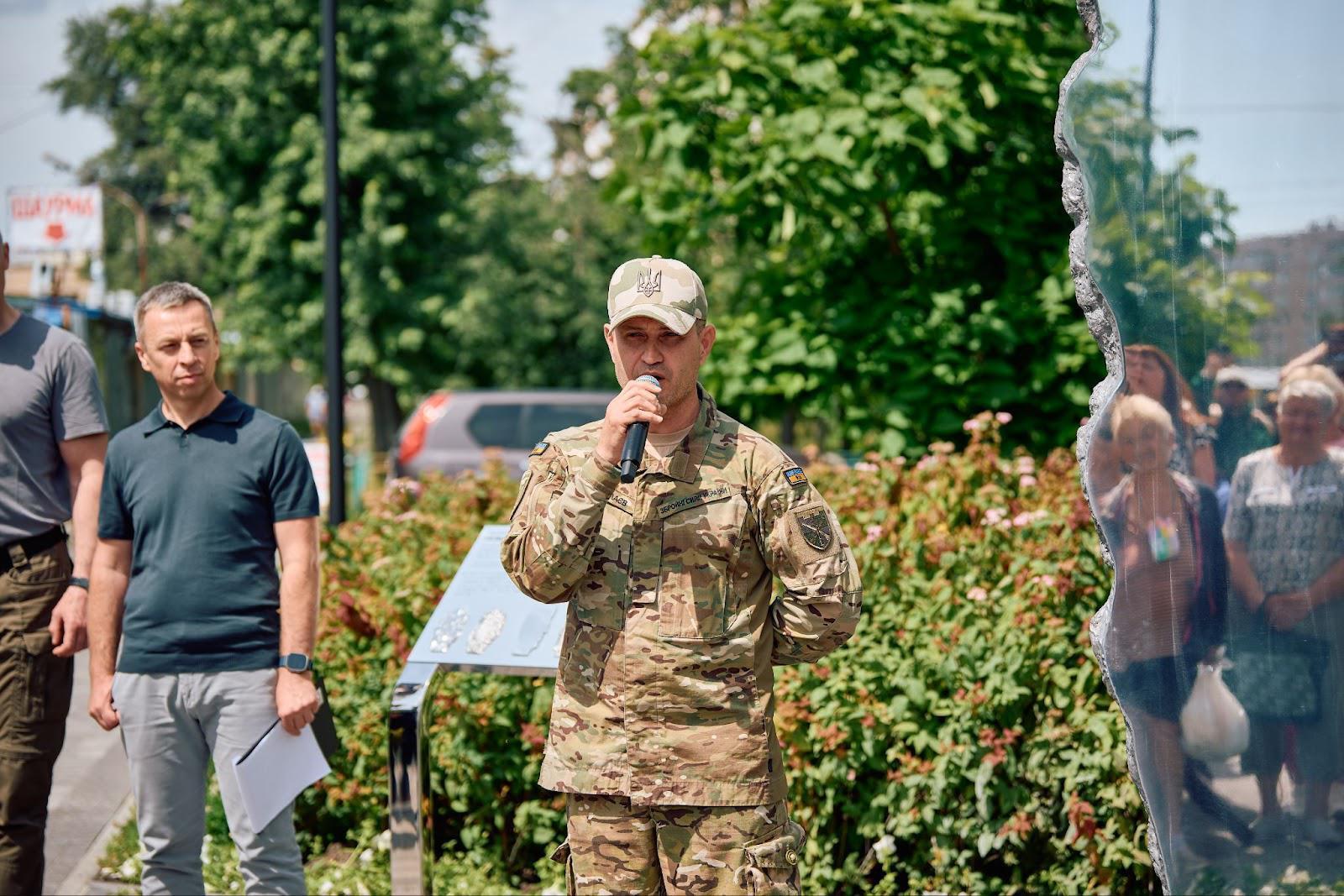 "Усвідомлення": у Києві відкрили артоб’єкт як символ подяки територіальній обороні