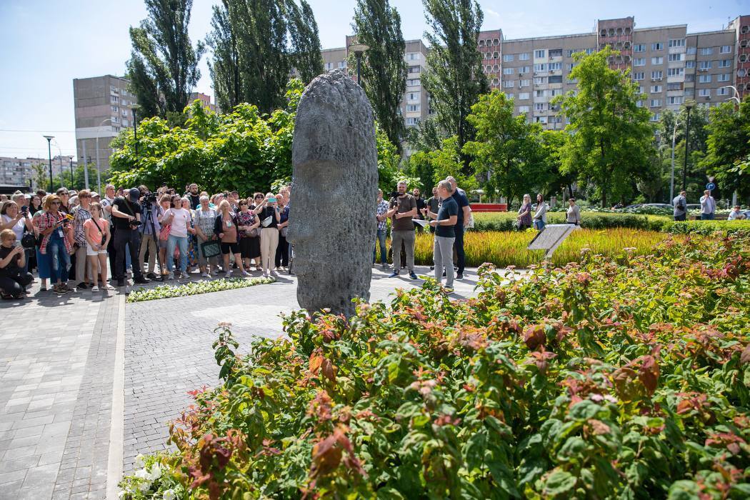 В знак благодарности воинам теробороны: Виталий Кличко показал новый артобъект на Оболони в Киеве. Фото