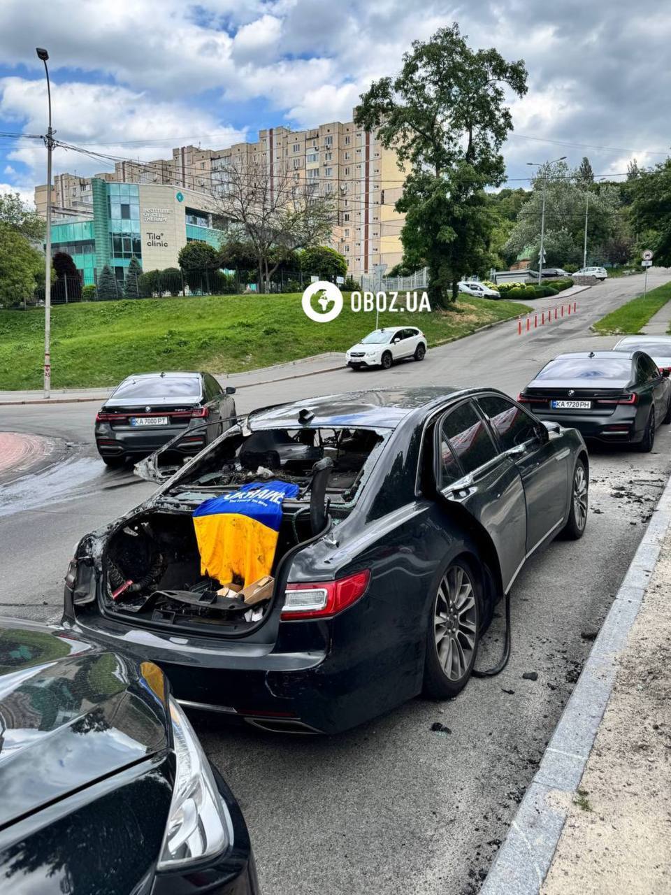 В Киеве ночью подожгли авто столичного боксера: засветился в скандале с "пьяными вечеринками". Подробности, фото и видео