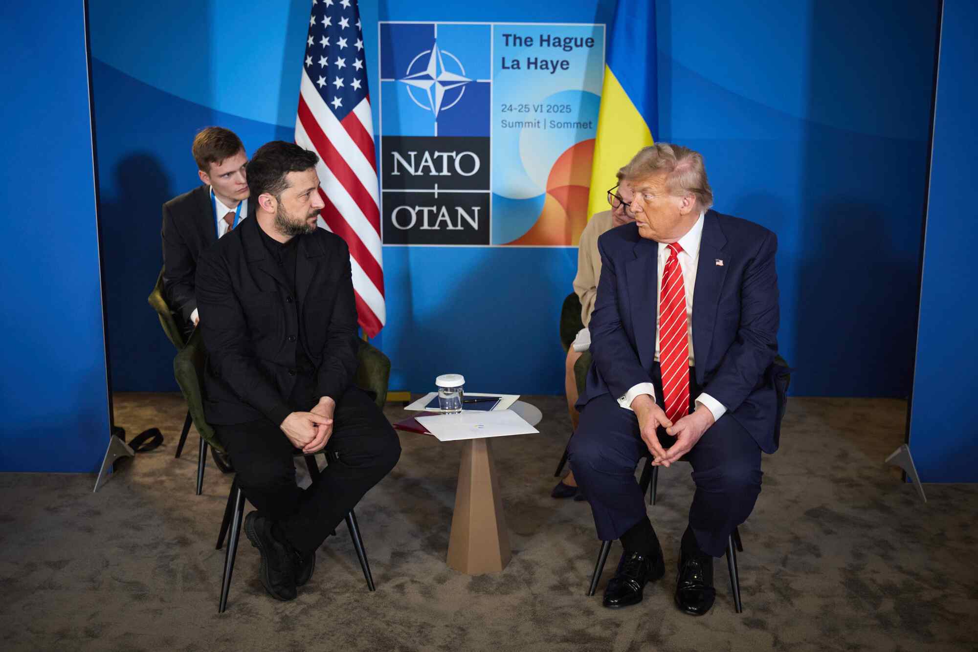 "Эта война сложнее других, Путин должен ее прекратить": Трамп и Зеленский провели успешную встречу на саммите НАТО. Все детали