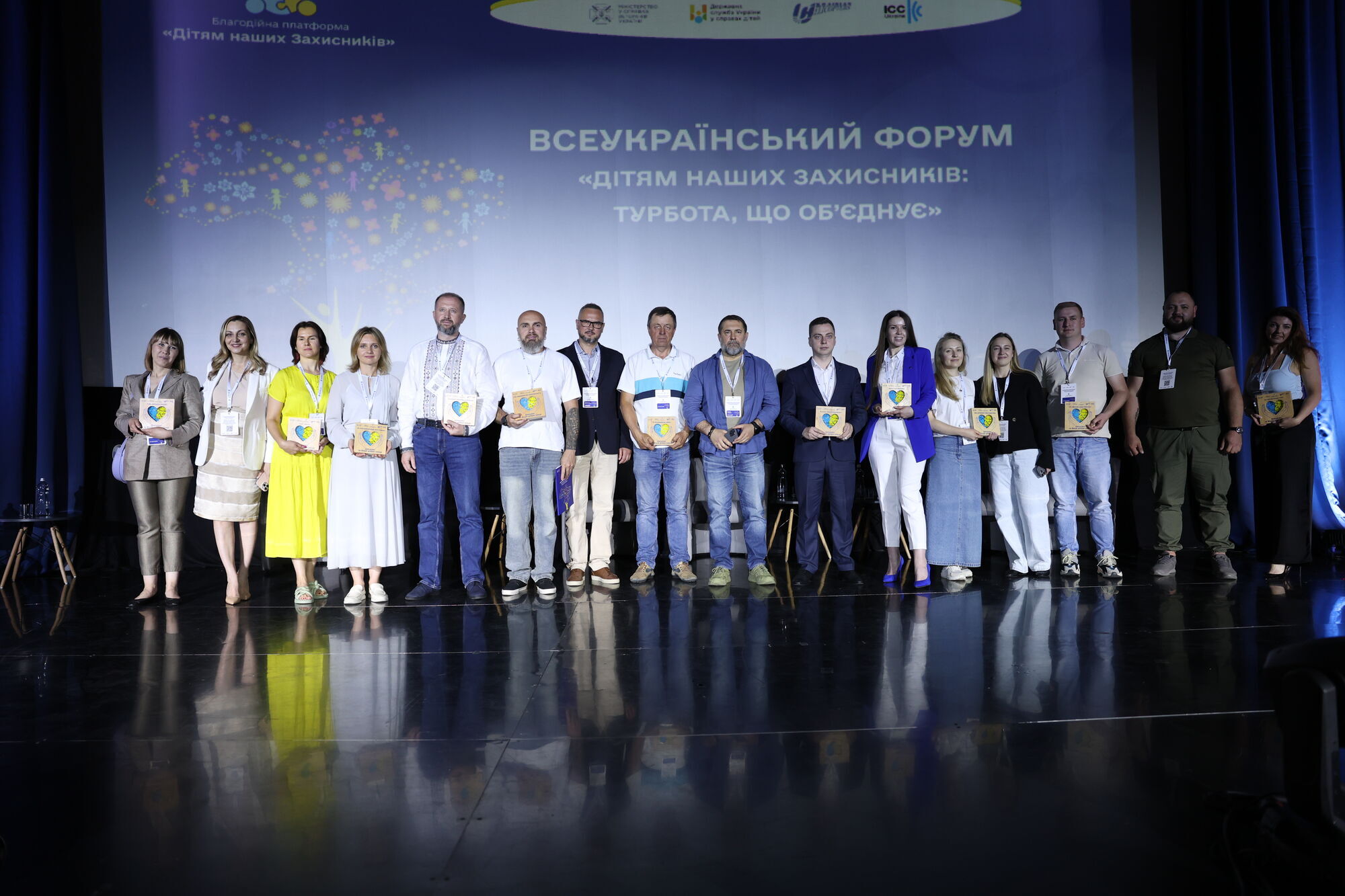 Турбота, що об’єднує: на форумі у Києві обговорили підтримку дітей загиблих Героїв