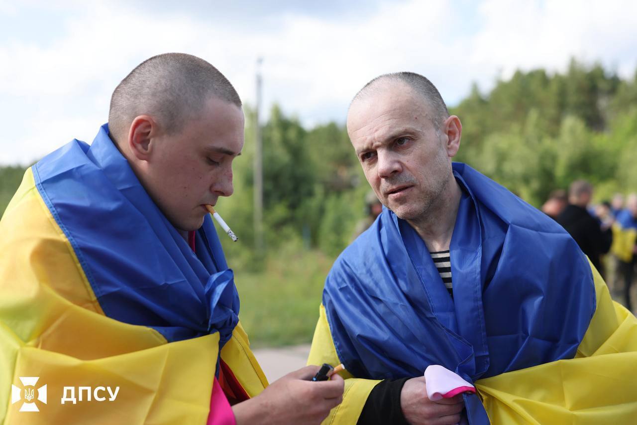 Большинство были в плену с 22-го года: состоялся обмен пленными между Украиной и РФ. Фото и видео