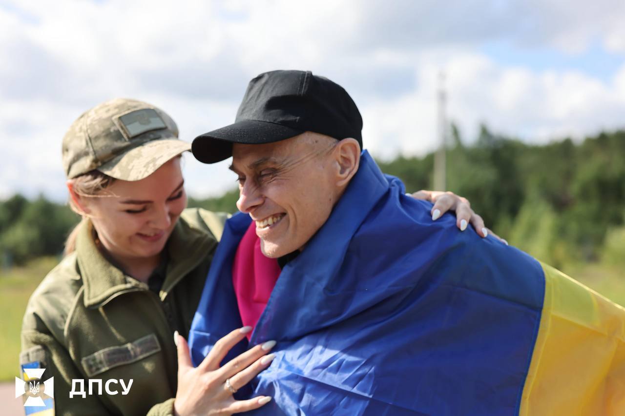 Большинство были в плену с 22-го года: состоялся обмен пленными между Украиной и РФ. Фото и видео