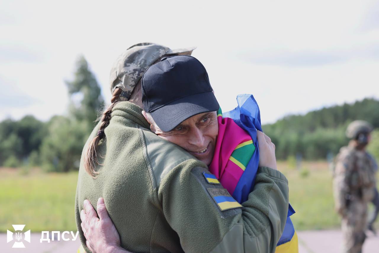 Большинство были в плену с 22-го года: состоялся обмен пленными между Украиной и РФ. Фото и видео