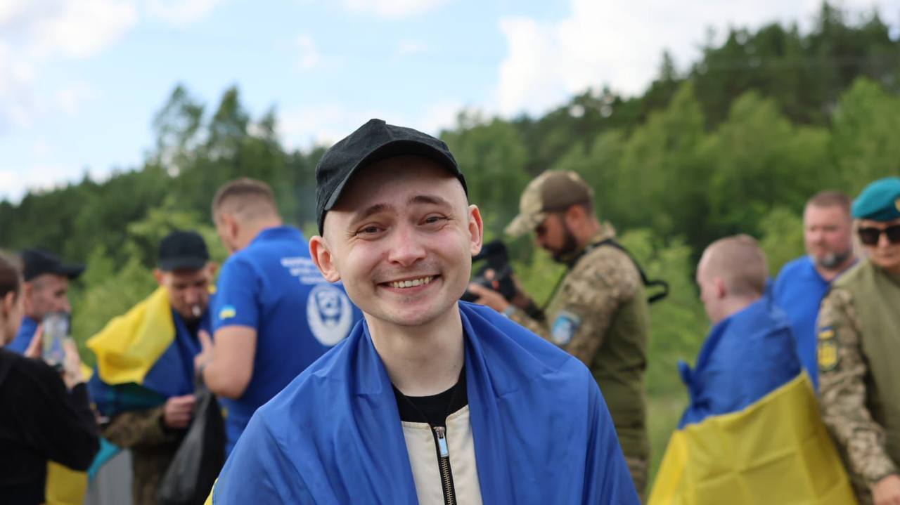 Большинство были в плену с 22-го года: состоялся обмен пленными между Украиной и РФ. Фото и видео