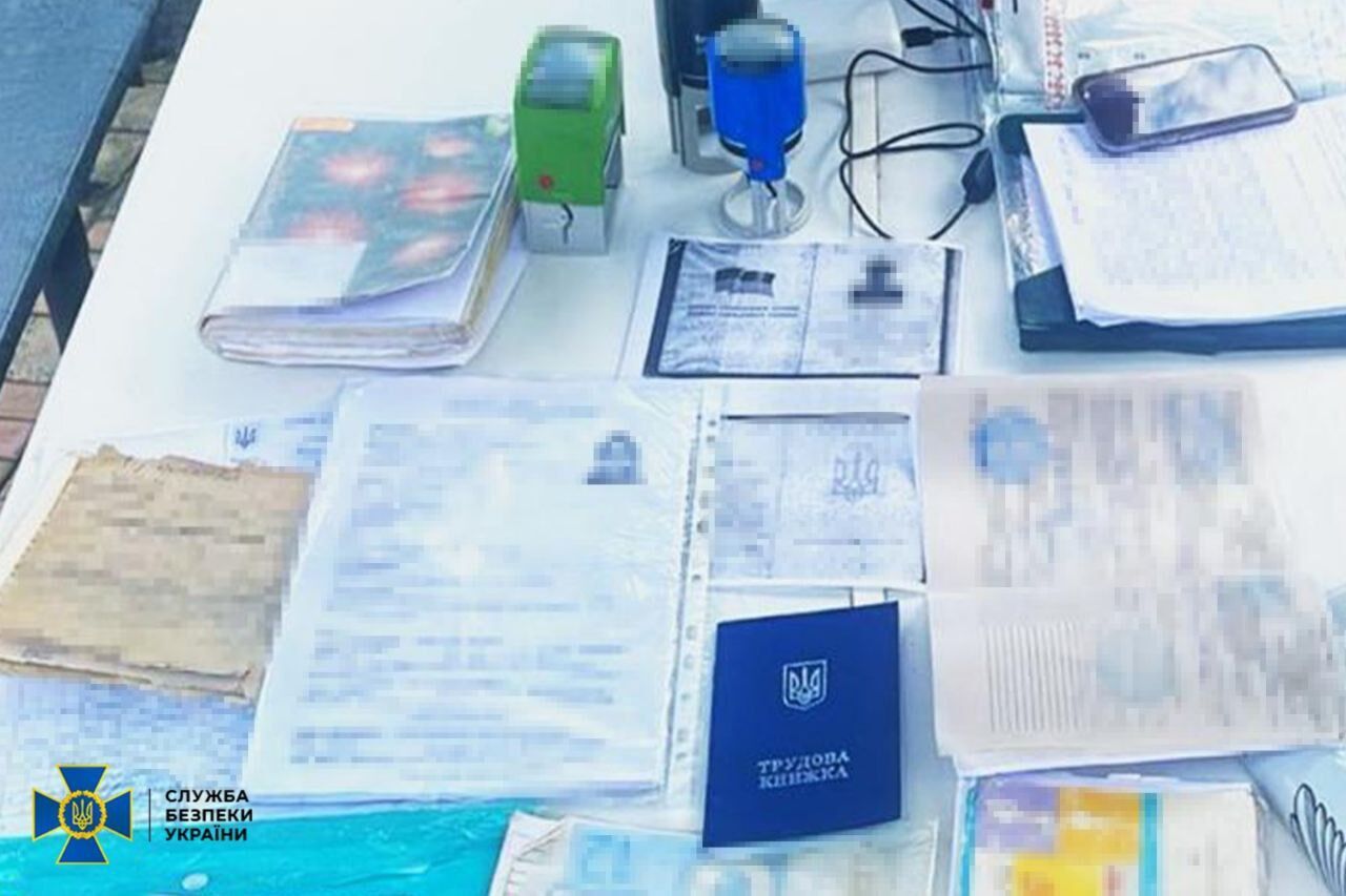 Действовали в разных регионах: СБУ и Нацполиция задержали еще 14 организаторов "схем" для уклонистов. Фото