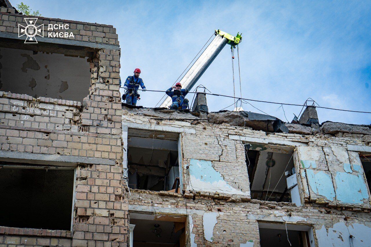 Попадание ракеты в дом в Шевченковском районе: спасатели завершили аварийно-восстановительные работы. Фото
