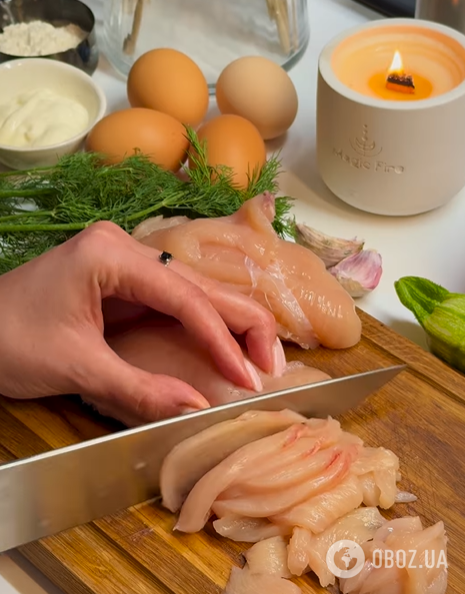 Добавьте в мясо один бюджетный ингредиент: как приготовить сочные рубленые котлеты из курицы