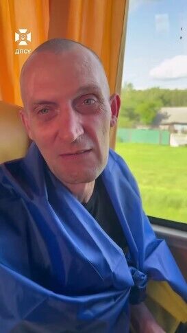 "Тільки переїхали кордон – і навіть небо синє стало": звільнені з полону захисники поділилися першими враженнями. Відео