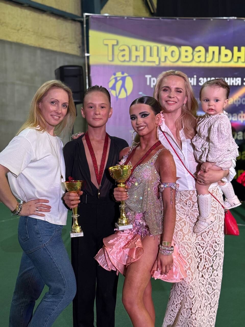 "Какая харизма, руки, взгляд!" 12-летняя дочь Лилии Ребрик в роскошном платье и с ярким макияжем произвела фурор