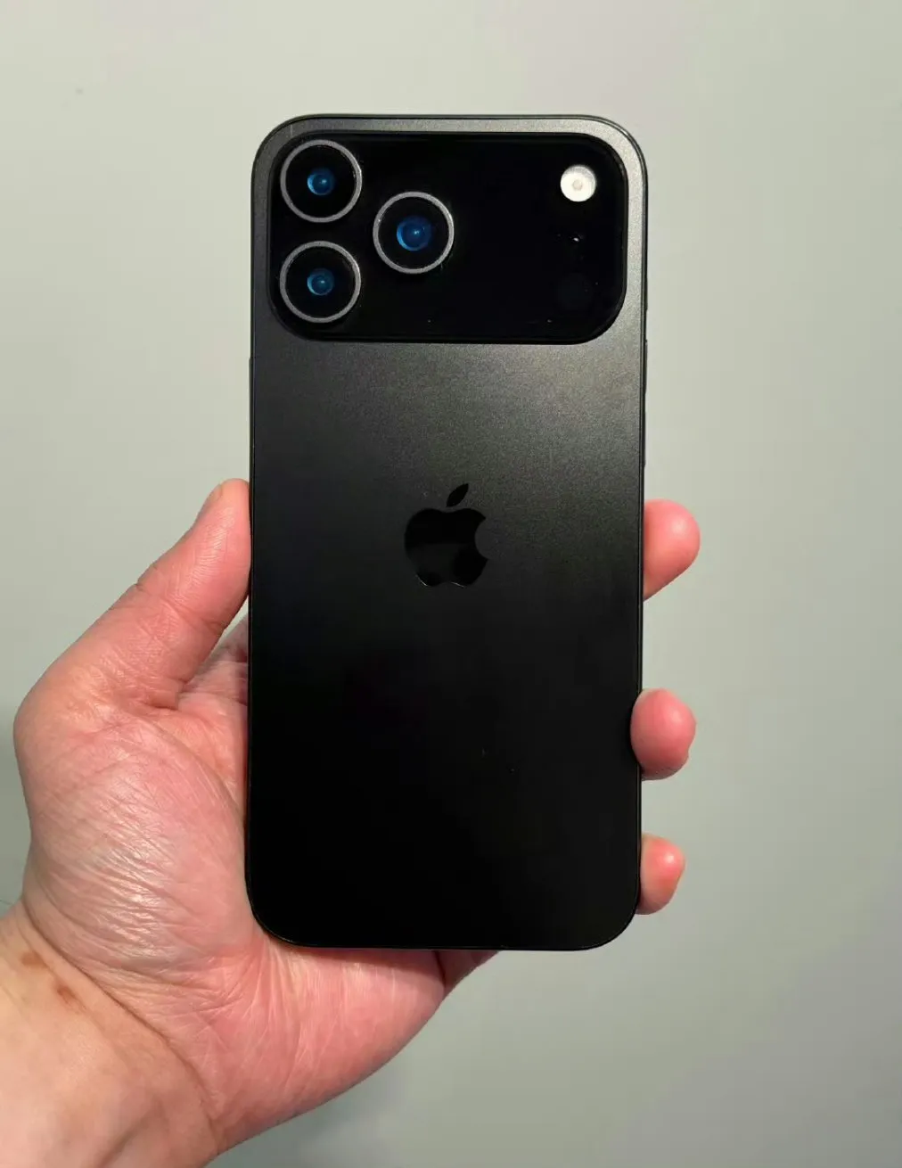 iPhone 17 Pro: опубликованы первые живые фото новинки