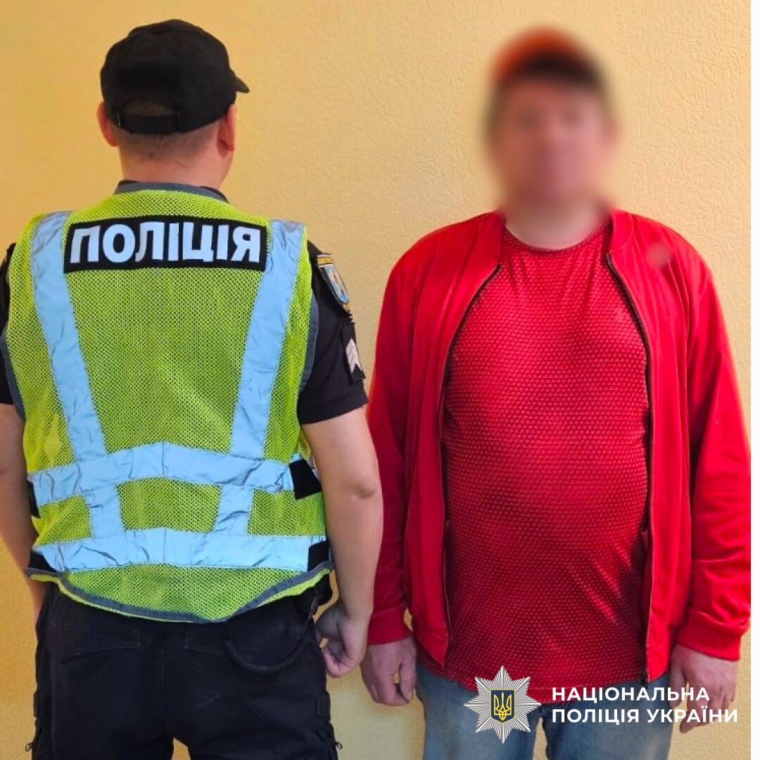В Киеве пьяный 49-летний "зацепер" катался между вагонами метро. Подробности и фото