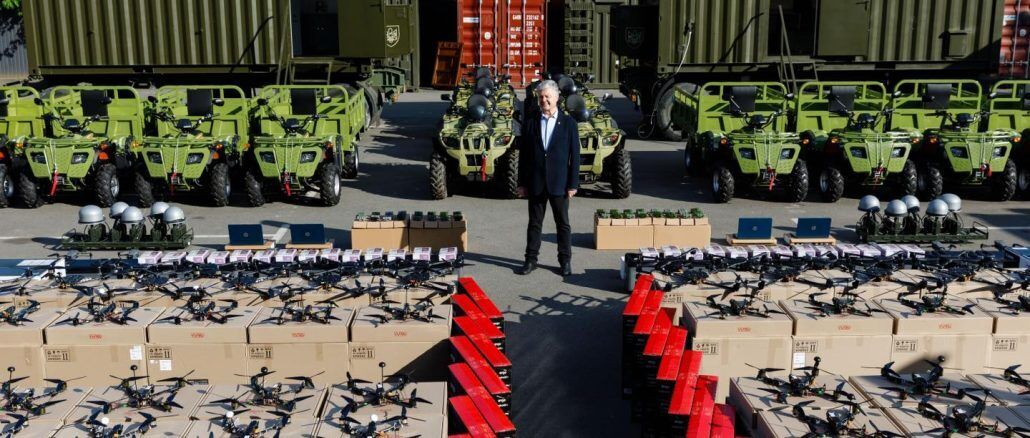 Тысяча FPV-дронов, экскаваторы и РЭБы: военные на фронте получат новую помощь от Порошенко