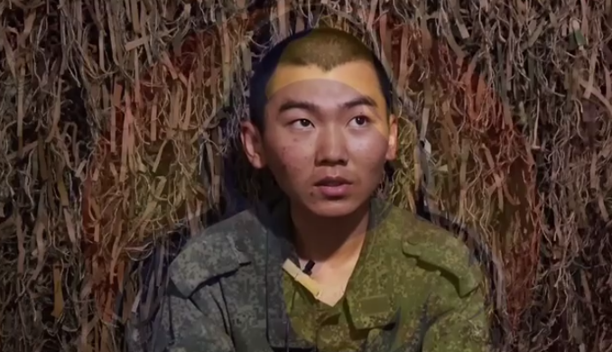 Хотів "підзаробити": полонений китаєць розповів, як опинився на війні проти України, та поскаржився на "м'ясний" штурм під Торецьком. Відео