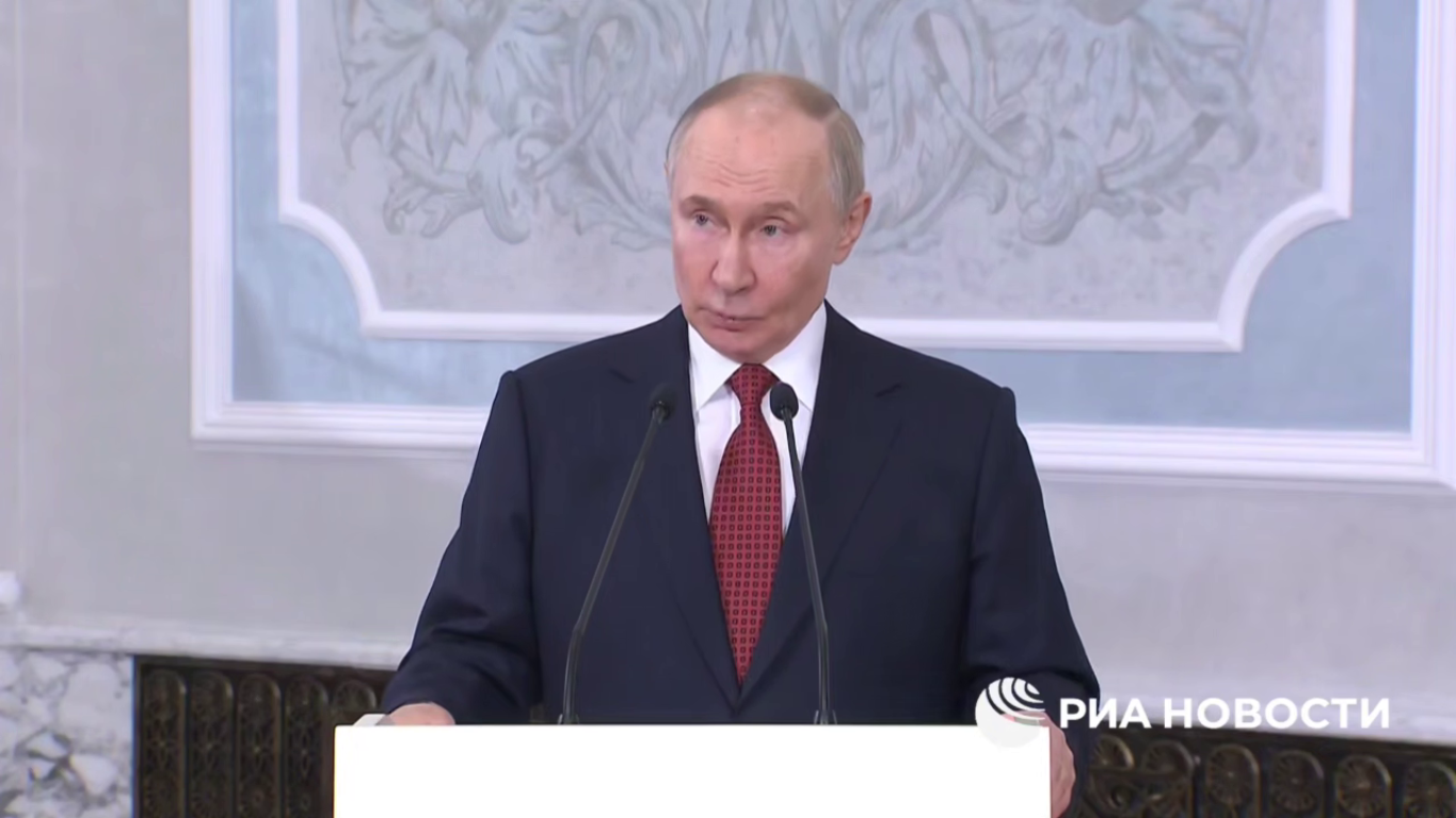 "Сами скоро сдохнут": Путин обвинил Запад в попытках похоронить экономику России