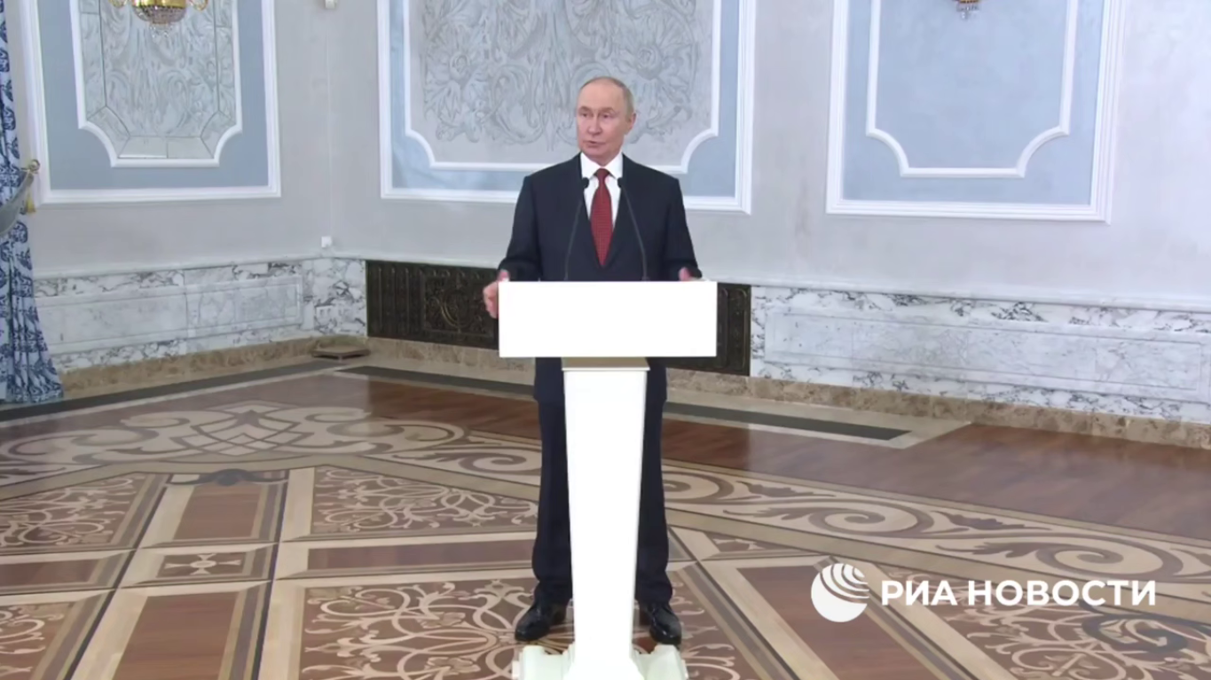 "Сами скоро сдохнут": Путин обвинил Запад в попытках похоронить экономику России
