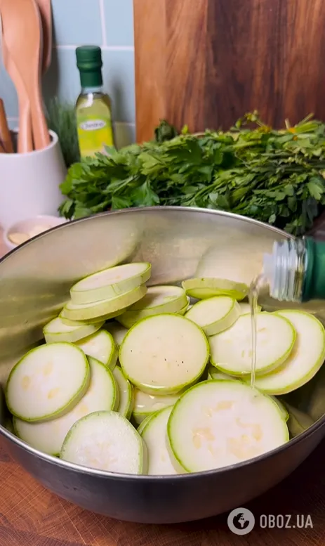 Как вкусно закрыть жареные кабачки на зиму: рецепт закуски, которая понравится всем