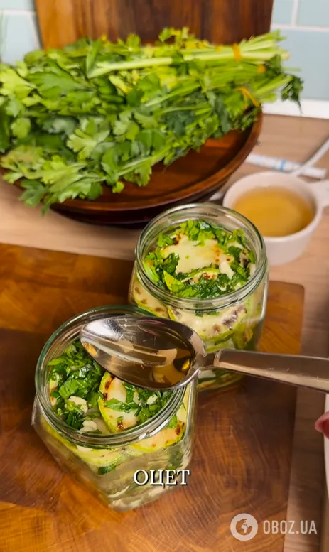 Как вкусно закрыть жареные кабачки на зиму: рецепт закуски, которая понравится всем
