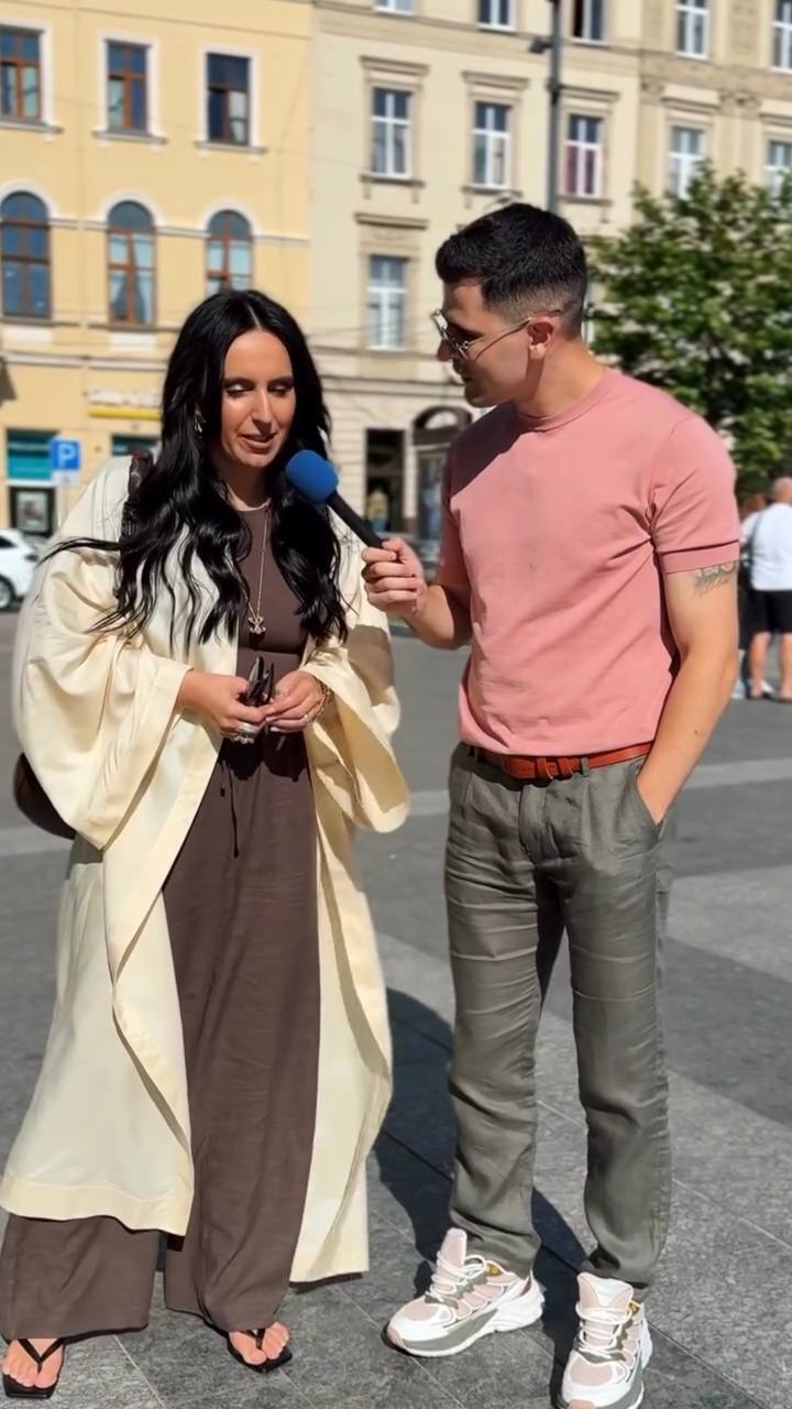 Любить Україну не на словах: Джамала вразила стильним образом і показала, що завжди носить у сумці