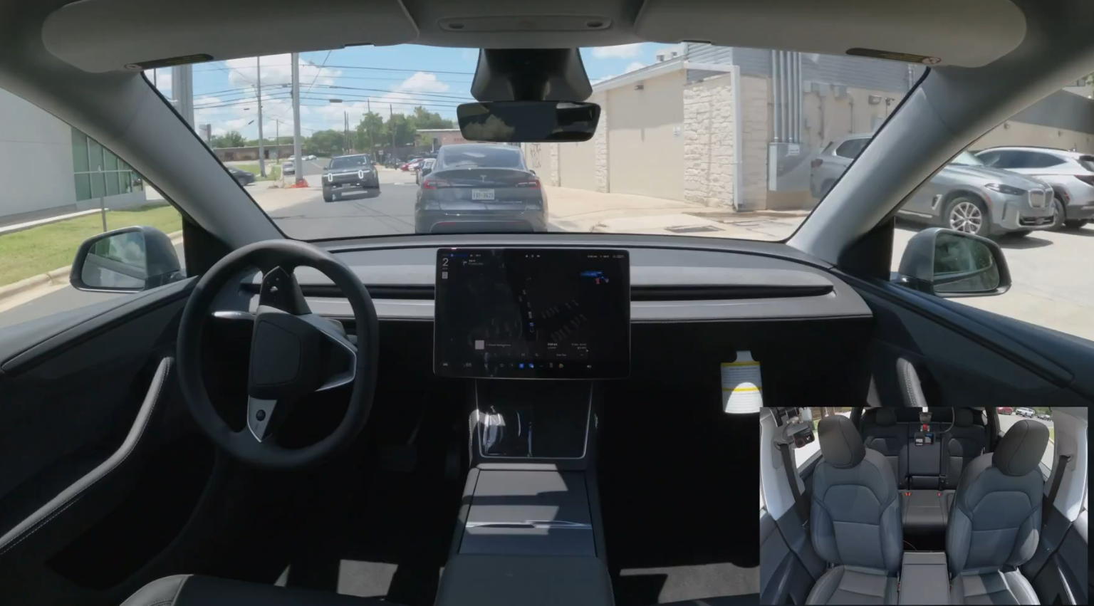Маск заявил, что электромобиль Tesla впервые самостоятельно доехал до покупателя прямо с фабрики. Видео