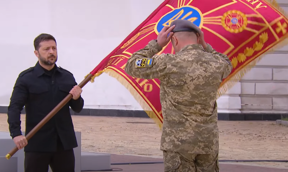 "Украина – это миллионы имен, которыми мы гордимся": Зеленский поздравил украинцев с Днем Конституции и вручил награды. Видео