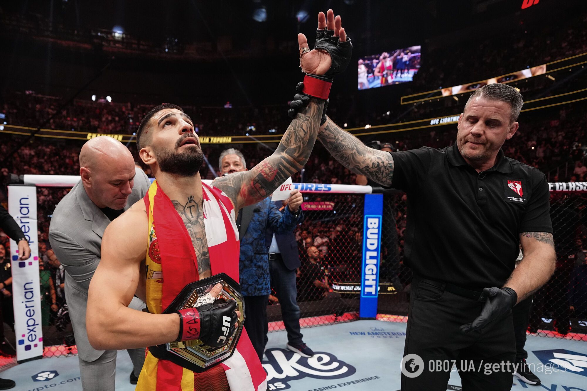 Непобедимый боец UFC добыл историческую победу брутальным нокаутом в 1-м раунде чемпионского боя. Видео