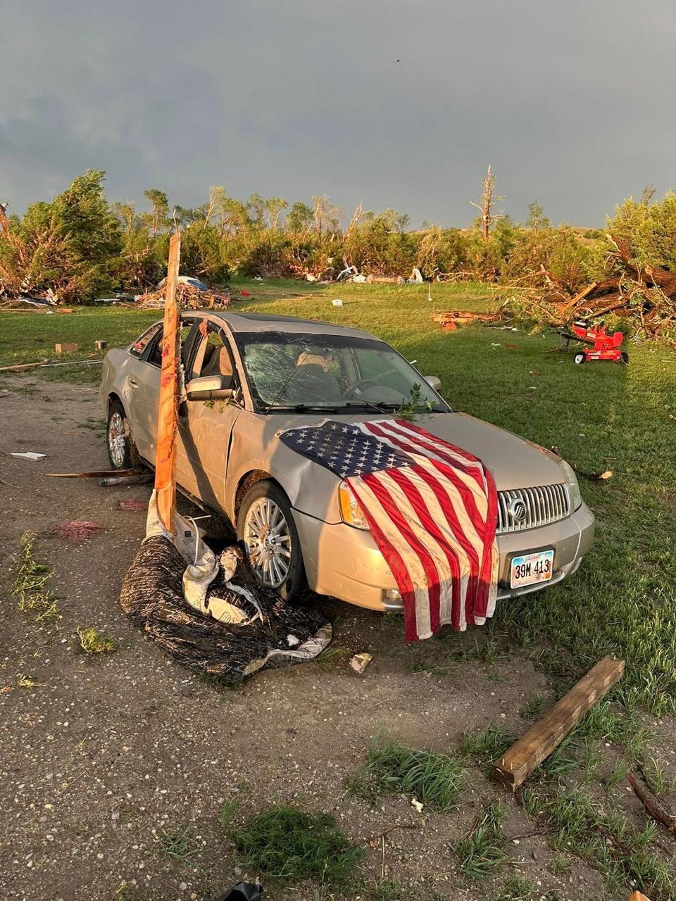 "Танцующий смерч" сняли в США: как выглядит эта аномалия. Фото и видео