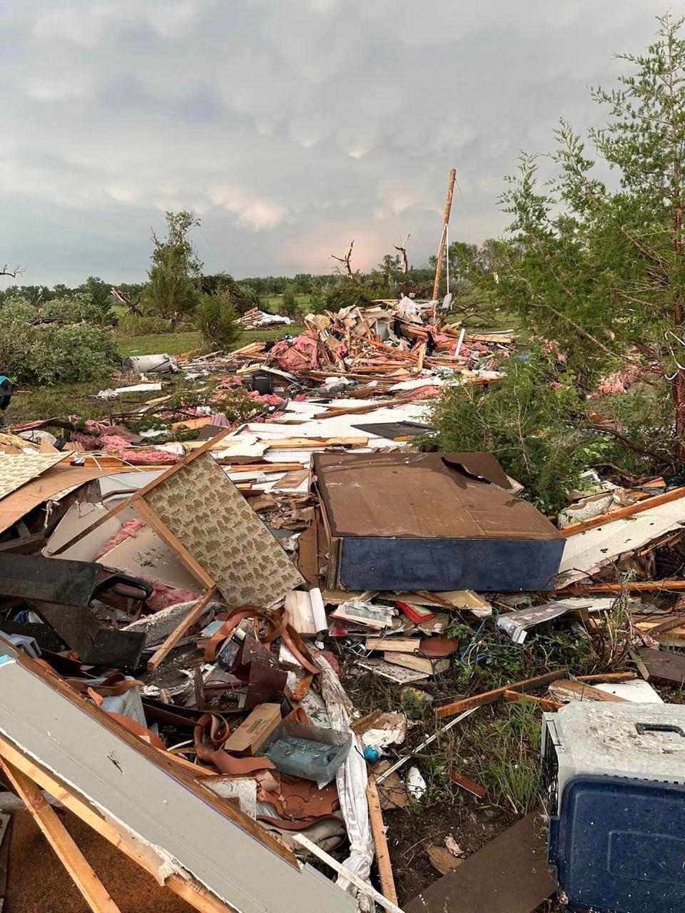 "Танцующий смерч" сняли в США: как выглядит эта аномалия. Фото и видео