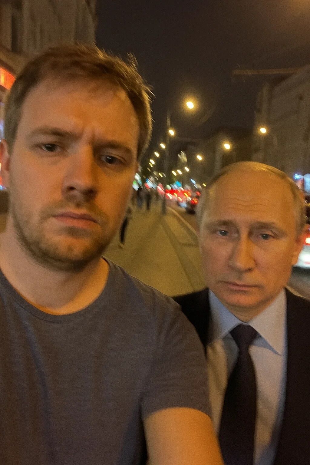Сеть заполонили случайные фото со звездами, а одно даже возмутило украинцев: как их делают