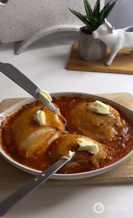 Сочные куриные бедра в цитрусовом соусе на обед: мясо получится очень нежным и сочным
