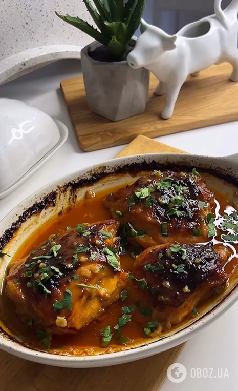 Сочные куриные бедра в цитрусовом соусе на обед: мясо получится очень нежным и сочным