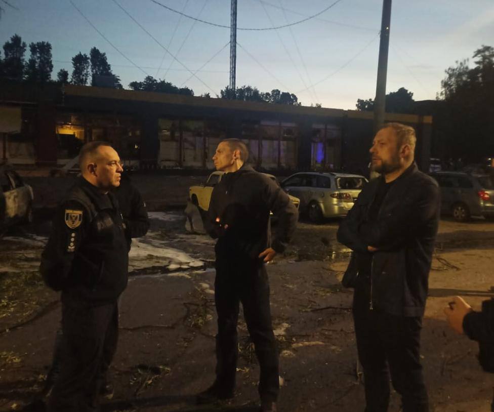 Росія атакувала Чернігів "Шахедами": пошкоджено будинки й підприємство, є поранені. Фото й відео
