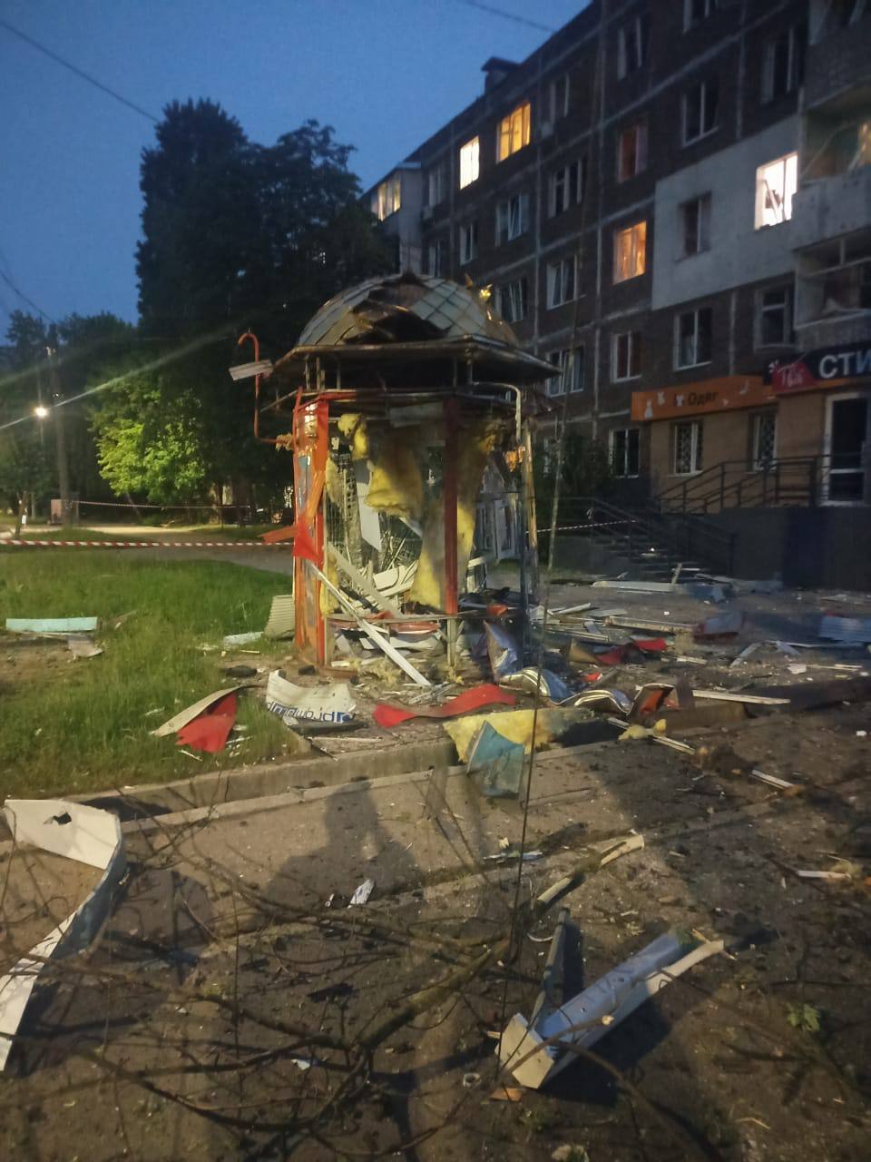 Росія атакувала Чернігів "Шахедами": пошкоджено будинки й підприємство, є поранені. Фото й відео