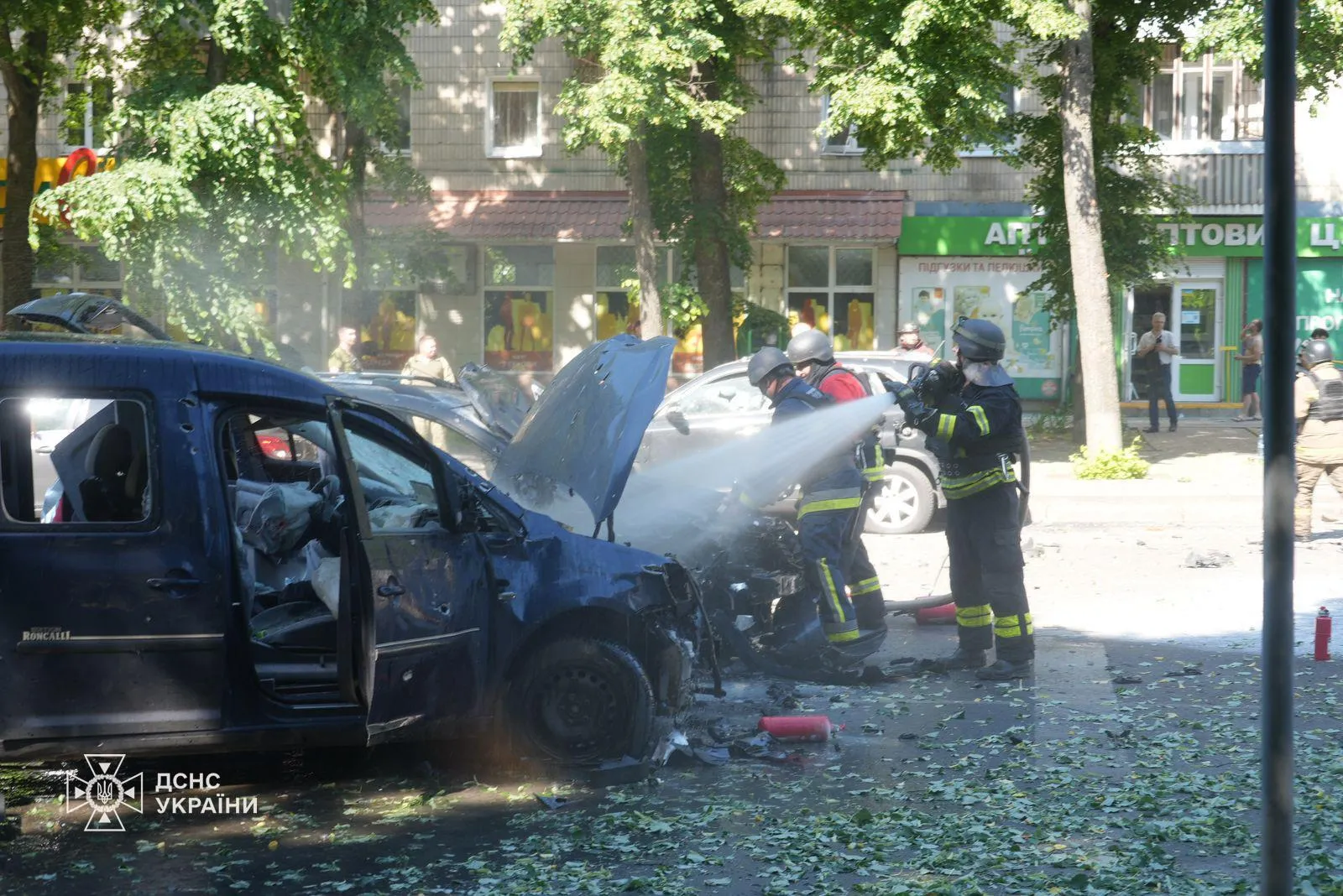 Удар прийшовся по дорожньому покриттю у центрі Сум