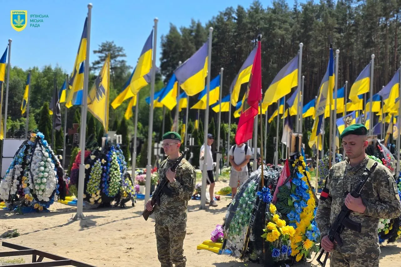 Йому назавжди буде 36: в Ірпені попрощалися з Героєм України Артемом Поповим. Фото