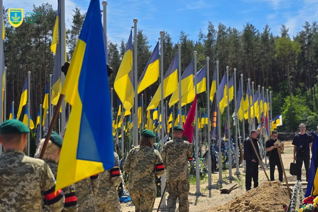 Йому назавжди буде 36: в Ірпені попрощалися з Героєм України Артемом Поповим. Фото