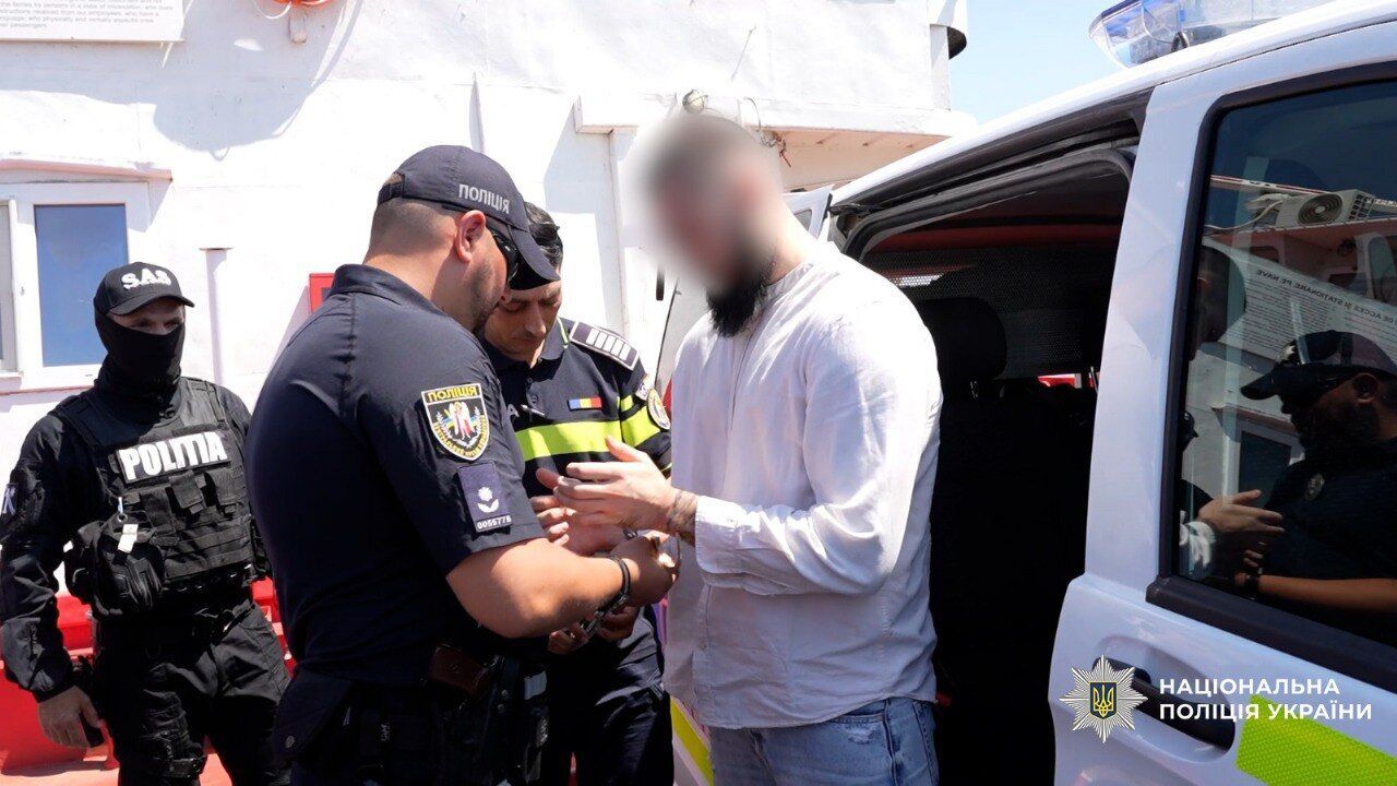 Переховувався в Румунії: в Україну екстрадували організатора злочинної групи паліїв. Фото