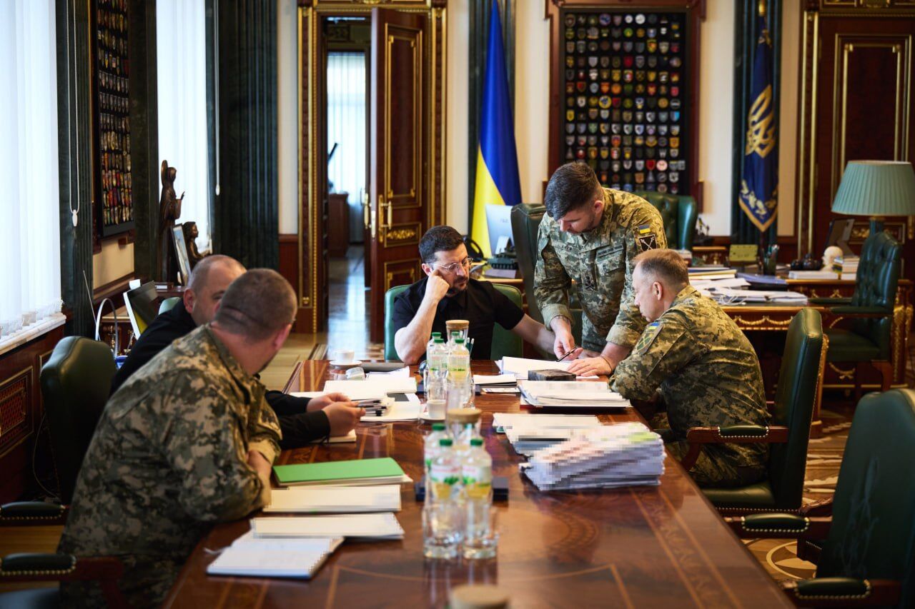 "Багато штурмів": Зеленський провів нараду з військовими щодо Покровського й інших напрямків фронту