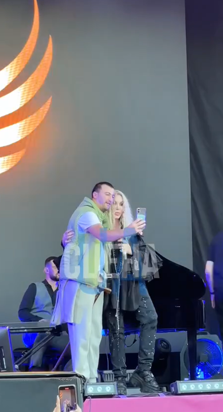 "Только не целуйте взасос!" Ирину Билык напугал мужчина, который выбежал к ней на сцену