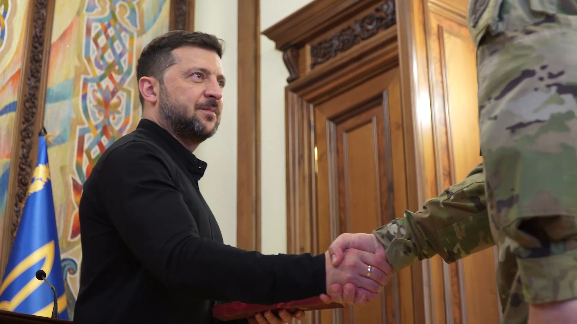 "Украина имеет полное право защищать себя": Зеленский наградил бойцов СБУ за операцию "Паутина". Видео
