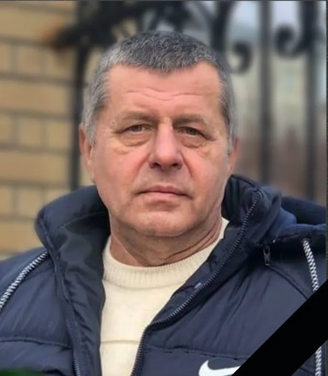 Завжди показував фото своїх онуків: у Херсоні російський дрон влетів у машину швидкої допомоги та вбив водія