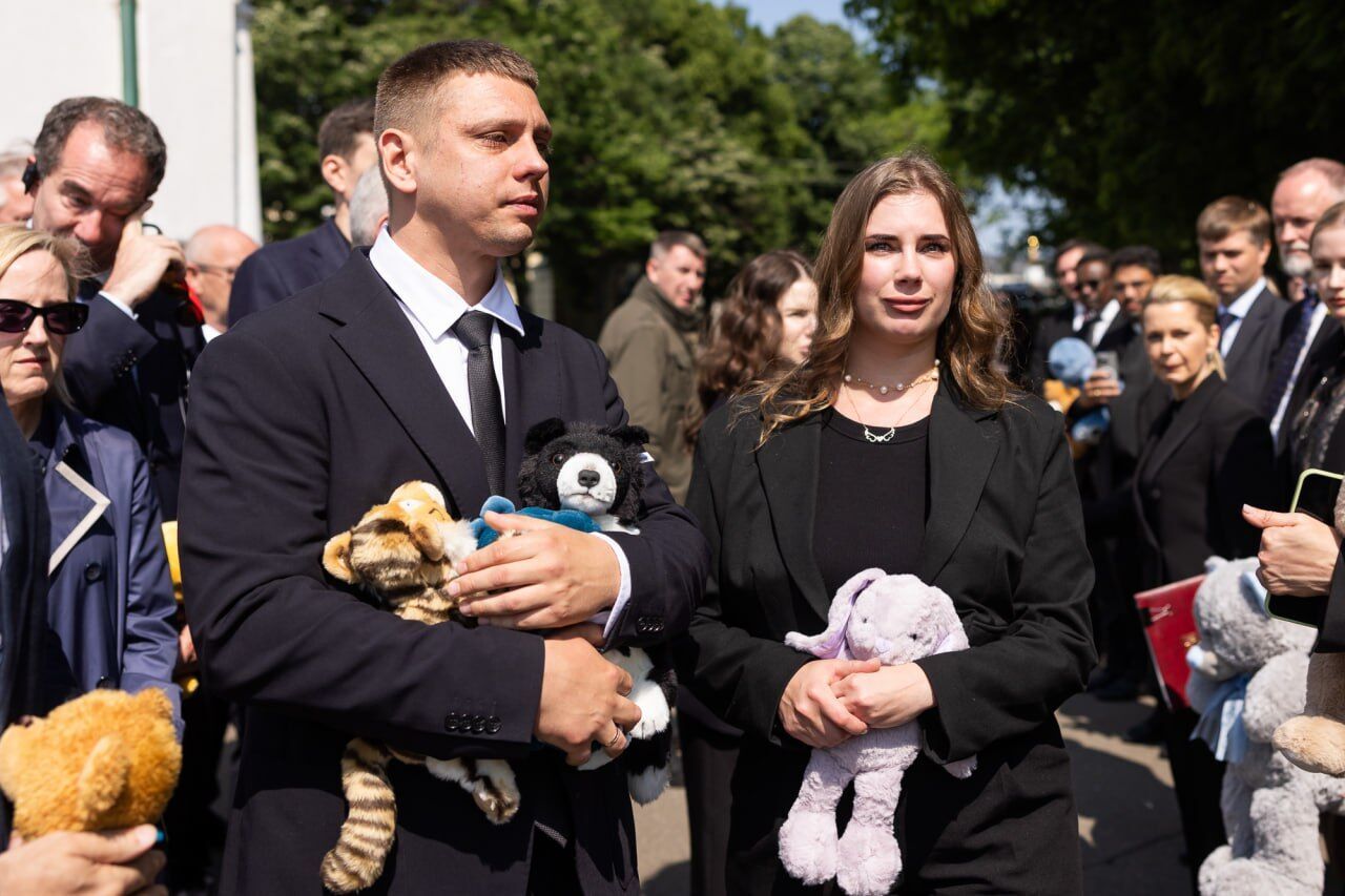 "Світ не повинен забувати й пробачати": Зеленський у пам'ятний день показав фото дітей, яких вбила Росія, і закликав до покарання агресора