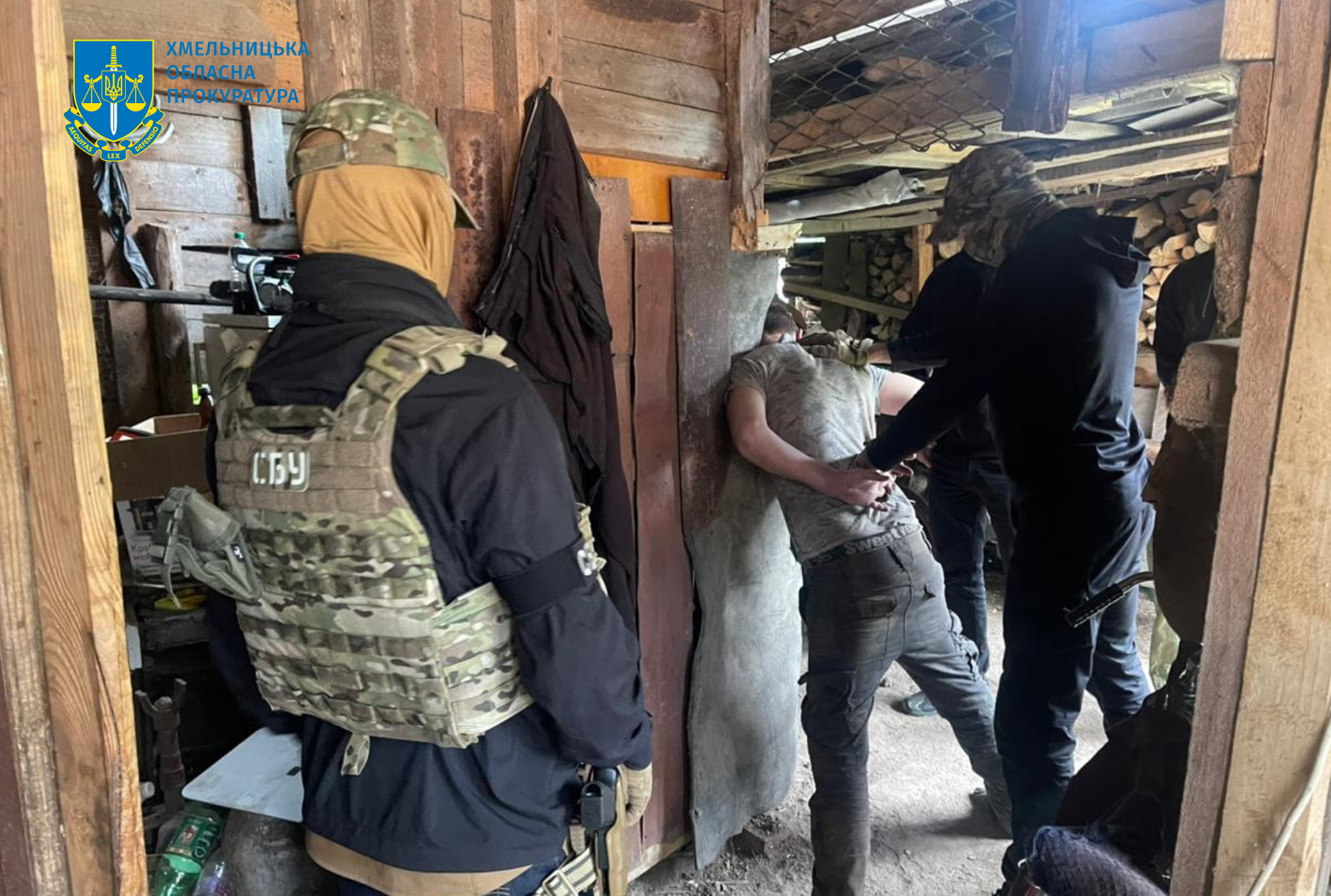 СБУ затримала агента ФСБ, який стежив за бойовими вильотами авіації ЗСУ на Хмельниччині. Фото