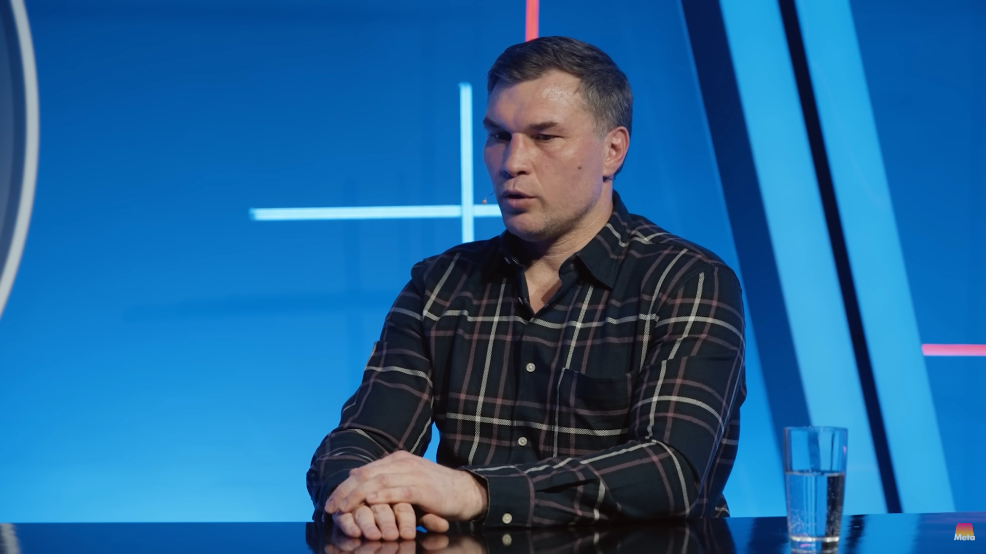 "Мне неприятно": экс-чемпион мира из РФ наехал на Усика из-за украинского языка